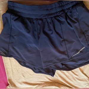 Lululemon Hotty Hot Low-Rise Lined Short 4